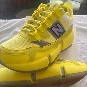 Men New Balance special edition still in wonderland condition.
